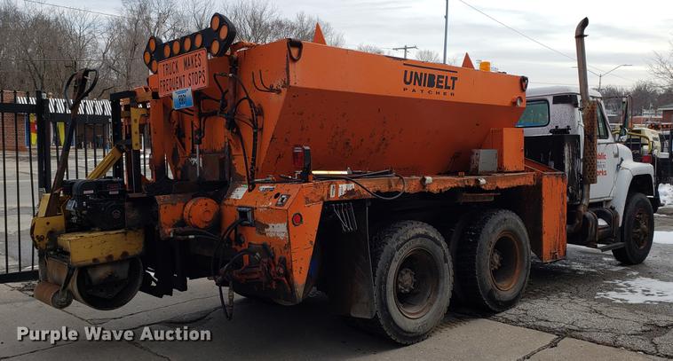 image for item DF3290 1984 International 1954 asphalt patch truck