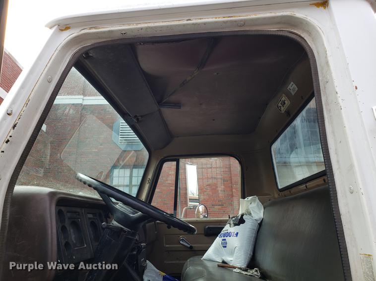 image for item DF3290 1984 International 1954 asphalt patch truck