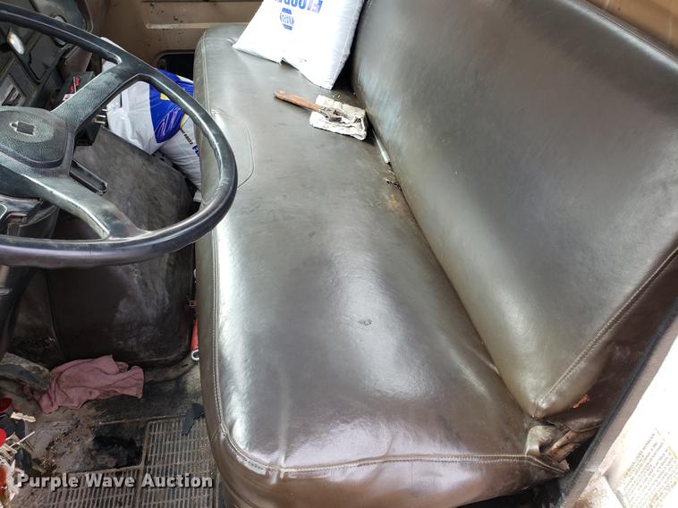 image for item DF3290 1984 International 1954 asphalt patch truck