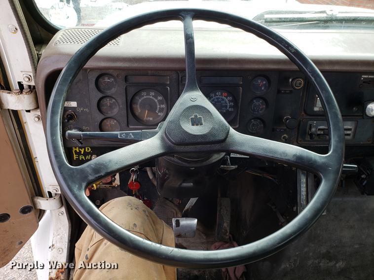 image for item DF3290 1984 International 1954 asphalt patch truck