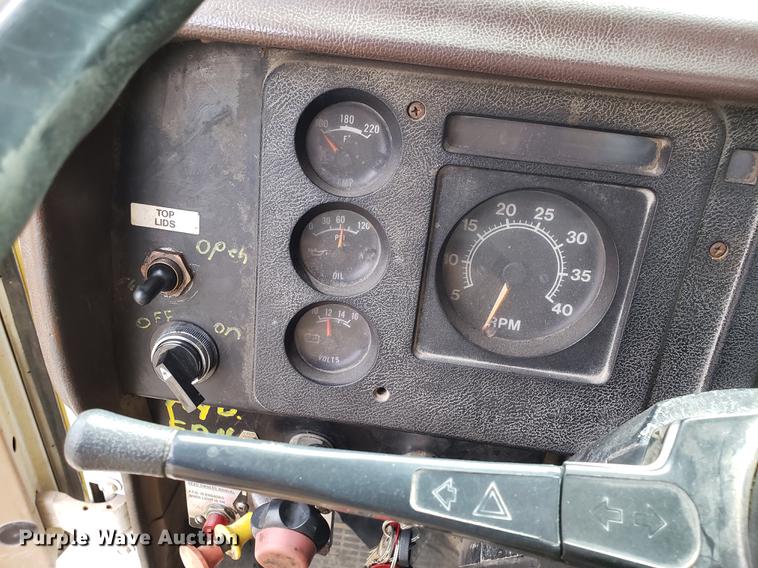 image for item DF3290 1984 International 1954 asphalt patch truck