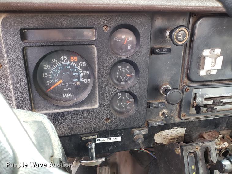 image for item DF3290 1984 International 1954 asphalt patch truck