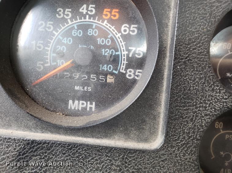 image for item DF3290 1984 International 1954 asphalt patch truck