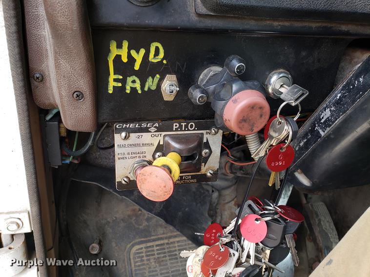 image for item DF3290 1984 International 1954 asphalt patch truck