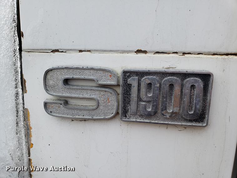 image for item DF3290 1984 International 1954 asphalt patch truck