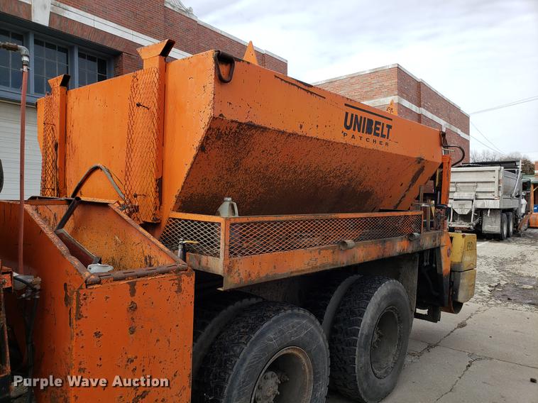 image for item DF3290 1984 International 1954 asphalt patch truck