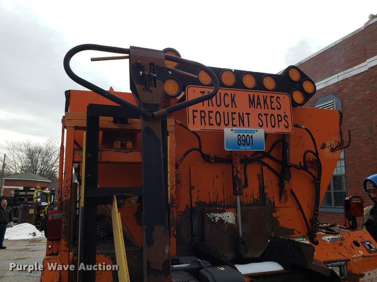 image for item DF3290 1984 International 1954 asphalt patch truck