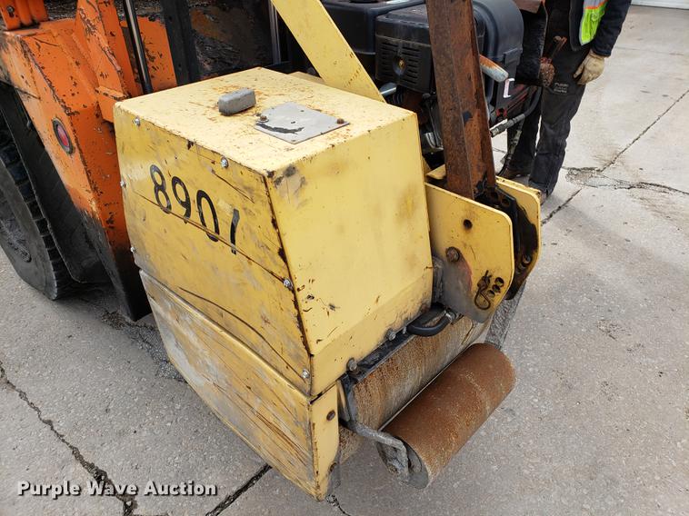 image for item DF3290 1984 International 1954 asphalt patch truck