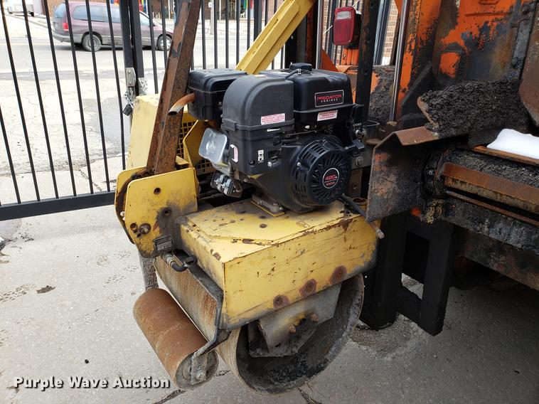 image for item DF3290 1984 International 1954 asphalt patch truck