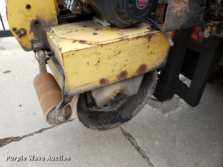 image for item DF3290 1984 International 1954 asphalt patch truck