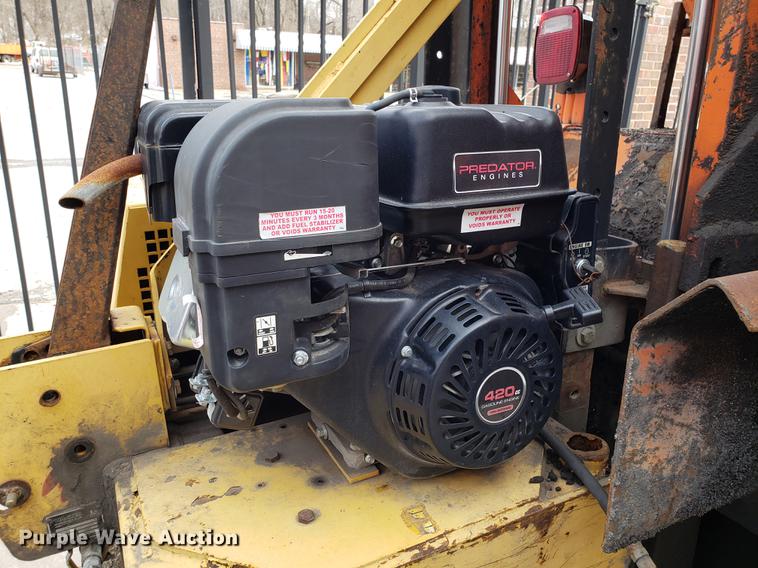 image for item DF3290 1984 International 1954 asphalt patch truck