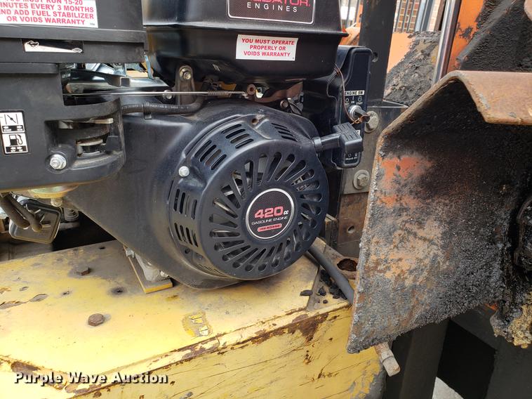 image for item DF3290 1984 International 1954 asphalt patch truck