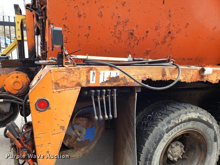 image for item DF3290 1984 International 1954 asphalt patch truck