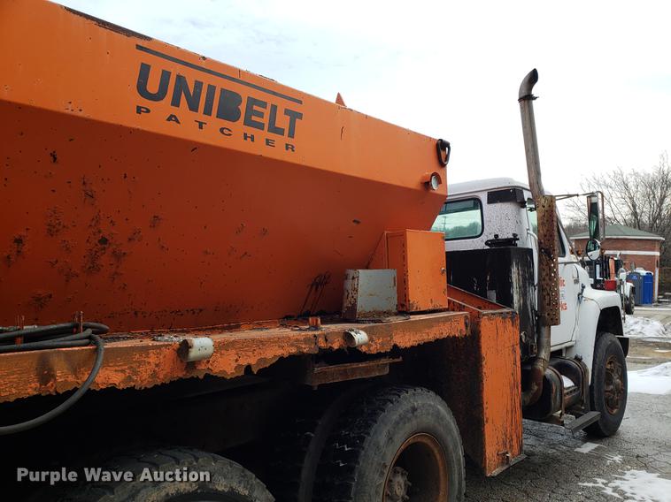 image for item DF3290 1984 International 1954 asphalt patch truck