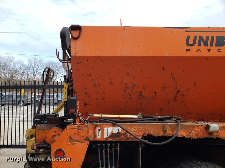 image for item DF3290 1984 International 1954 asphalt patch truck