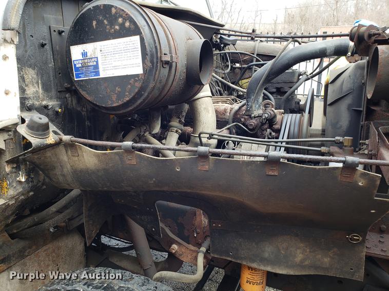 image for item DF3290 1984 International 1954 asphalt patch truck