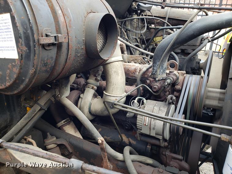 image for item DF3290 1984 International 1954 asphalt patch truck