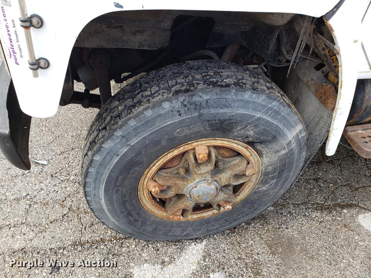 image for item DF3290 1984 International 1954 asphalt patch truck