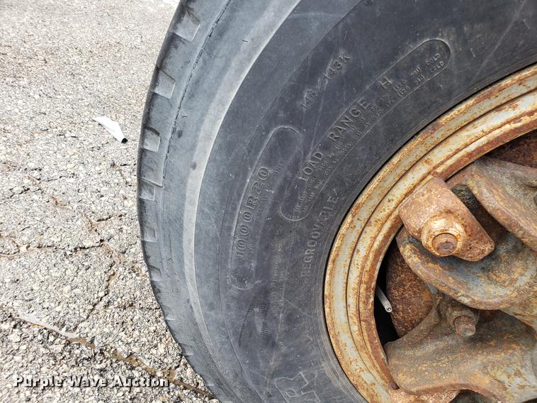 image for item DF3290 1984 International 1954 asphalt patch truck