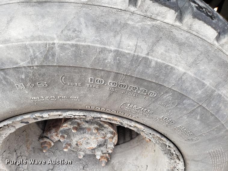 image for item DF3290 1984 International 1954 asphalt patch truck