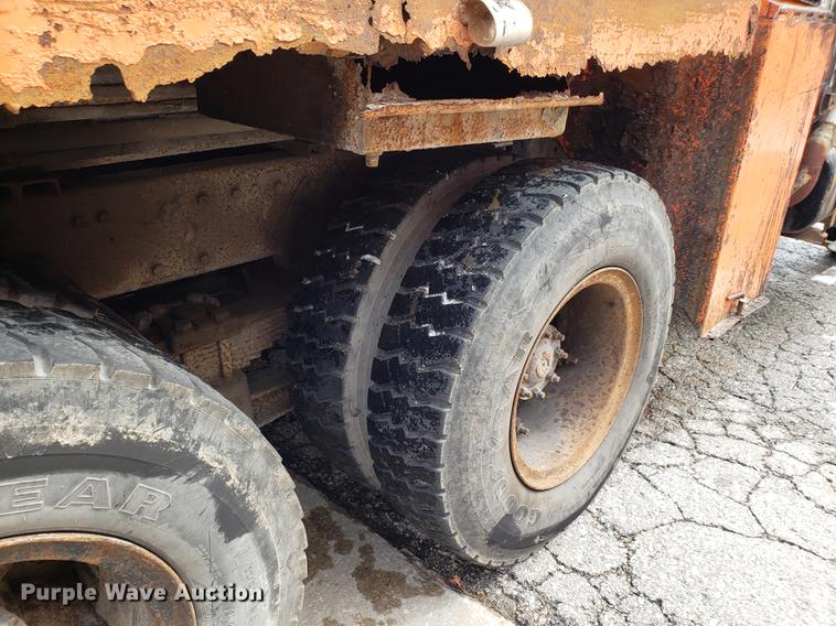 image for item DF3290 1984 International 1954 asphalt patch truck