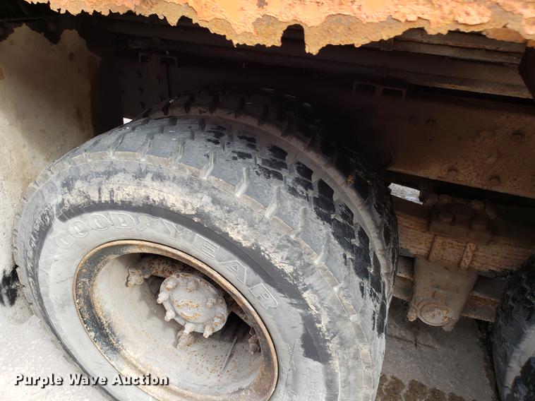 image for item DF3290 1984 International 1954 asphalt patch truck