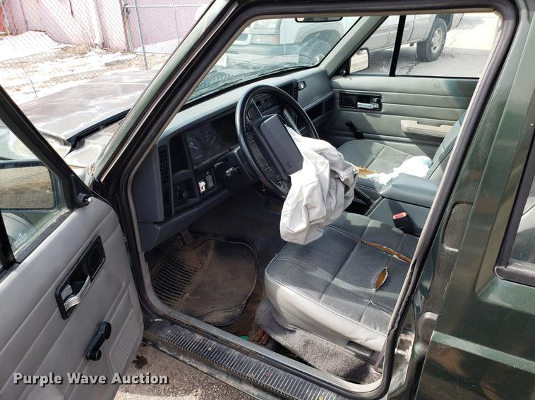 image for item DF3291 1996 Jeep Cherokee SUV