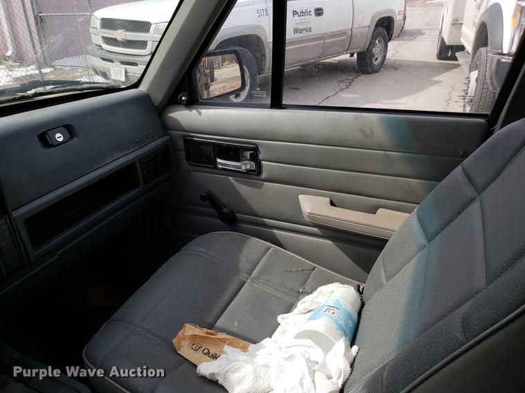 image for item DF3291 1996 Jeep Cherokee SUV