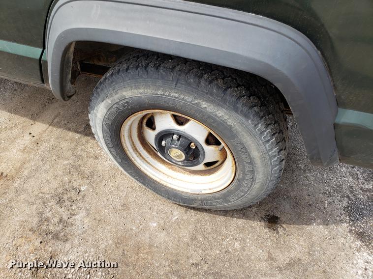 image for item DF3291 1996 Jeep Cherokee SUV