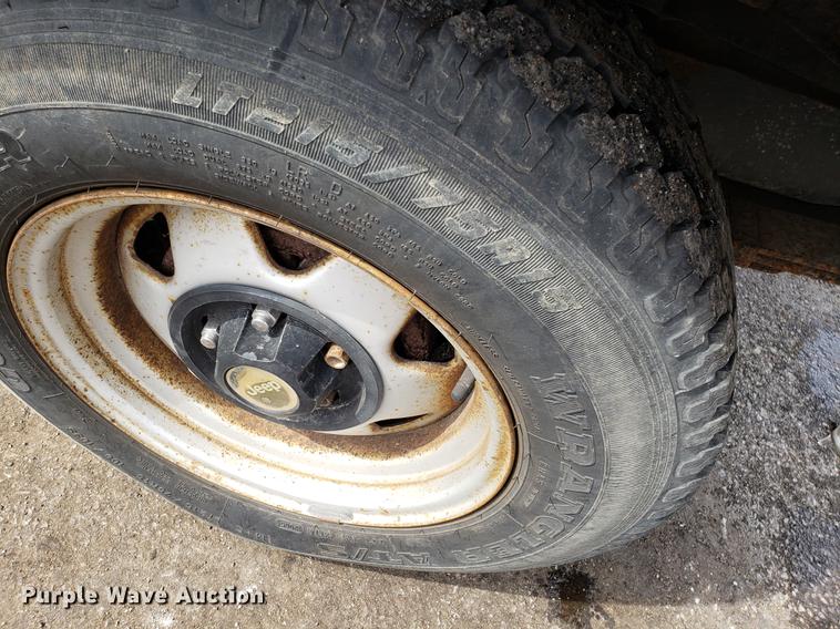 image for item DF3291 1996 Jeep Cherokee SUV