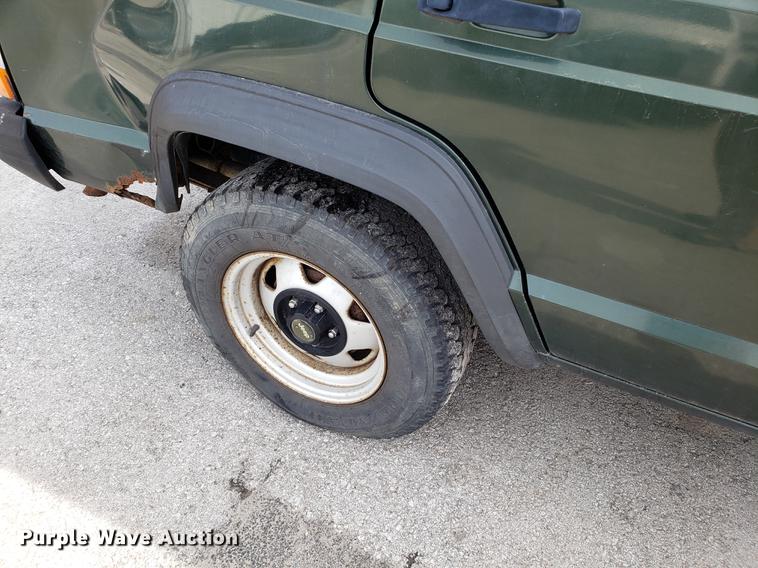 image for item DF3291 1996 Jeep Cherokee SUV