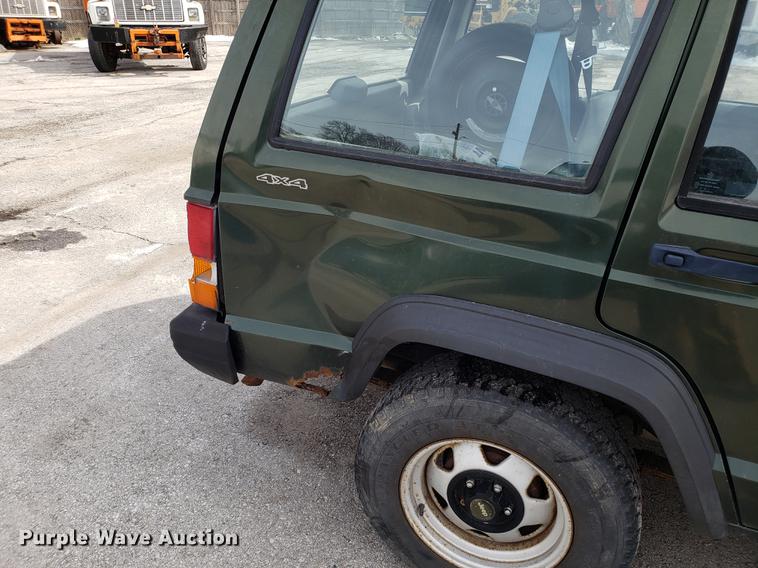 image for item DF3291 1996 Jeep Cherokee SUV