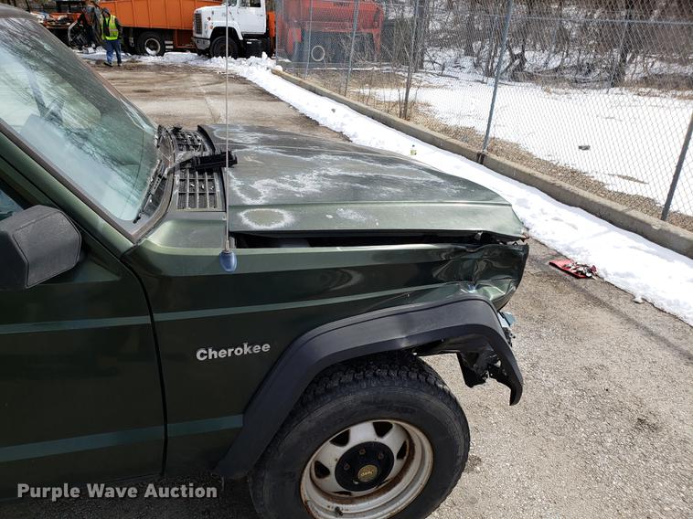 image for item DF3291 1996 Jeep Cherokee SUV
