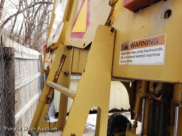 image for item DF3295 Remax 4800 ashpalt grinder