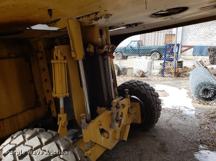 image for item DF3295 Remax 4800 ashpalt grinder