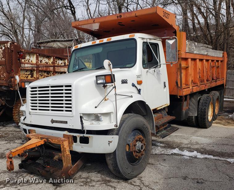 image for item DF3297 1999 International 4900 dump truck