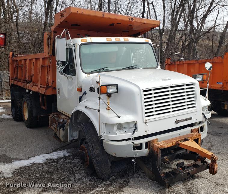 image for item DF3297 1999 International 4900 dump truck