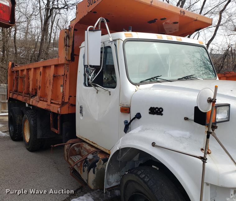 image for item DF3297 1999 International 4900 dump truck