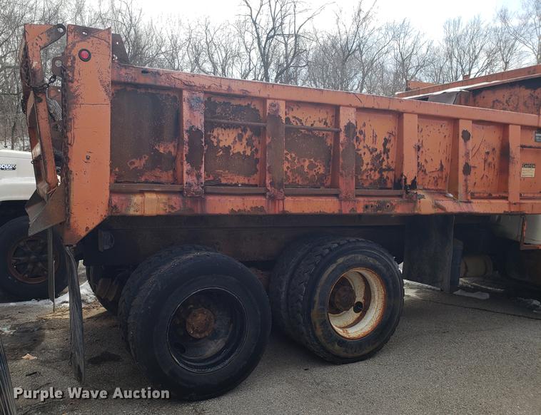 image for item DF3297 1999 International 4900 dump truck