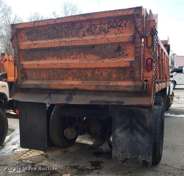 image for item DF3297 1999 International 4900 dump truck