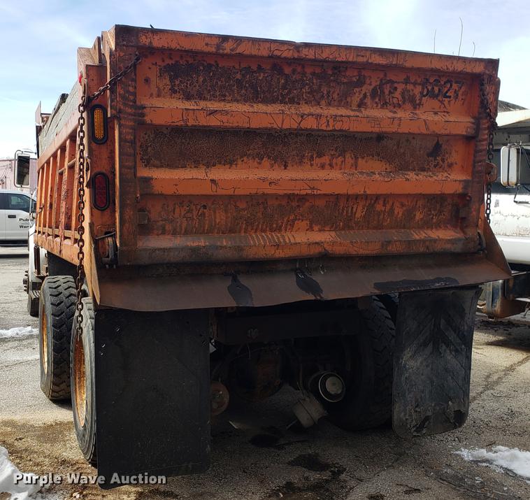 image for item DF3297 1999 International 4900 dump truck