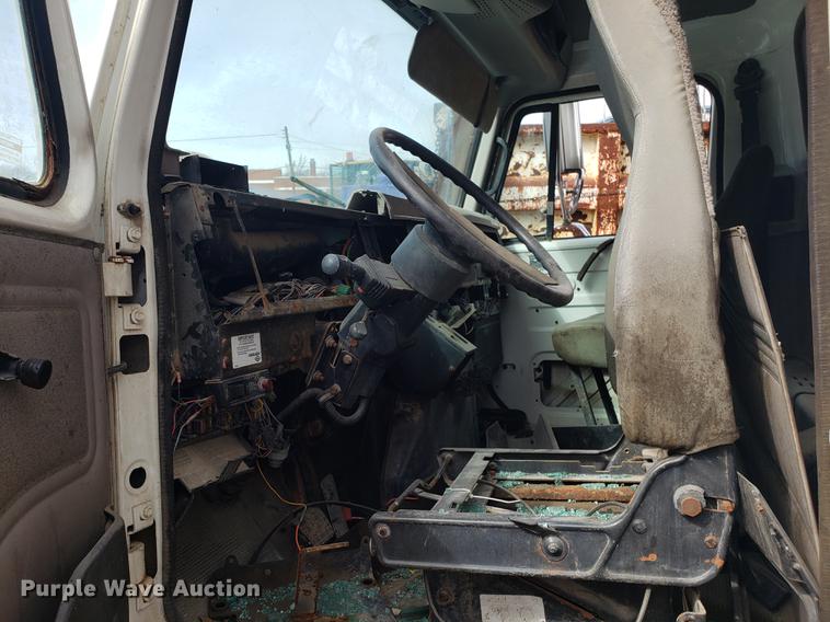 image for item DF3297 1999 International 4900 dump truck