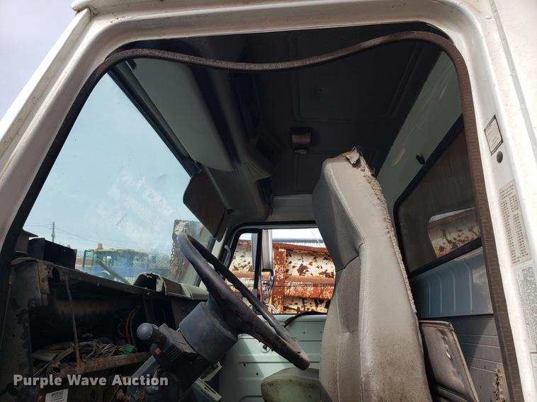 image for item DF3297 1999 International 4900 dump truck