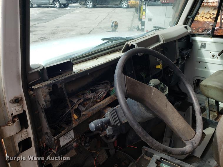 image for item DF3297 1999 International 4900 dump truck