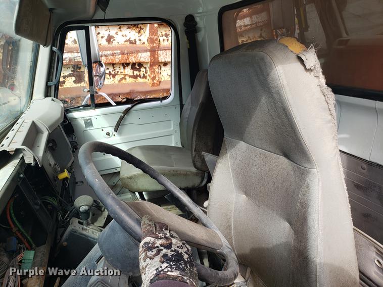 image for item DF3297 1999 International 4900 dump truck