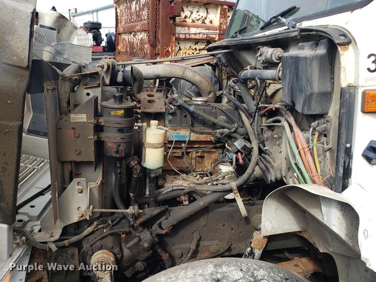 image for item DF3297 1999 International 4900 dump truck