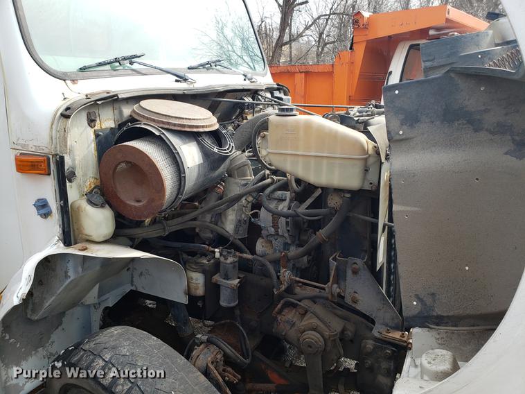 image for item DF3297 1999 International 4900 dump truck