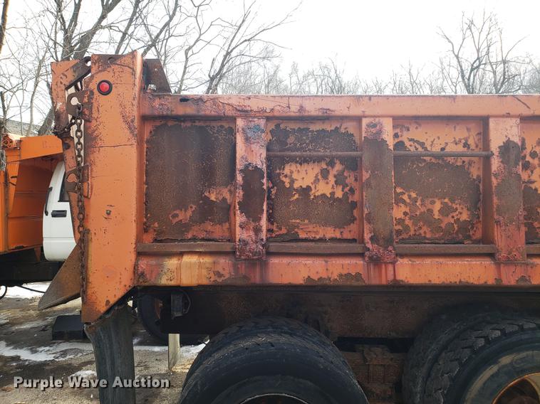 image for item DF3297 1999 International 4900 dump truck