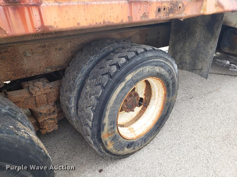 image for item DF3297 1999 International 4900 dump truck