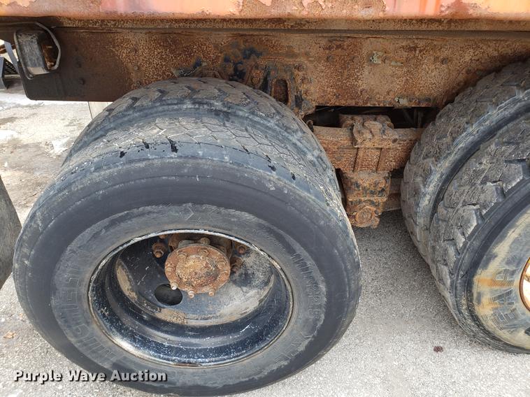 image for item DF3297 1999 International 4900 dump truck